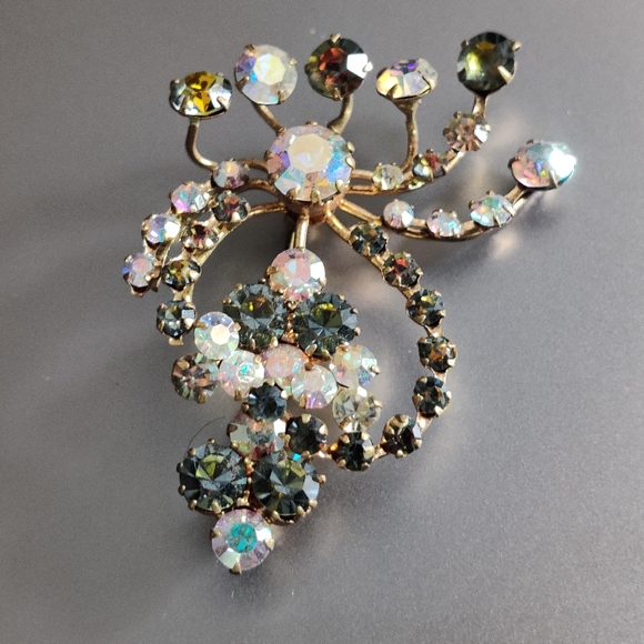 Vintage Austrian Crystals Brooch - Picture 3 of 12